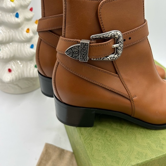 Men’s Gucci, leather ankle boots with buckle size 9 made in  Italy main image 7